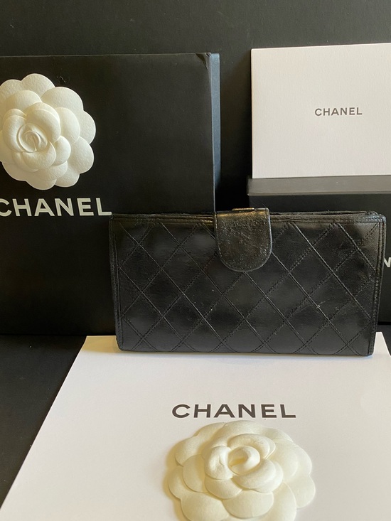 CHANEL Handbags - Chanel Vintage Authentic Black Lambskin Quilted Wallet with Coin Compartment
